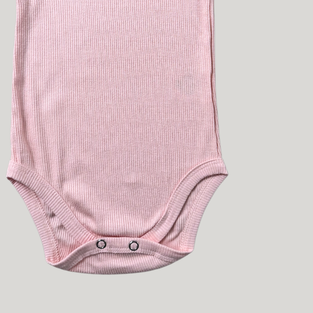 Body Bebê Canelado Algodão Rosa Curto
