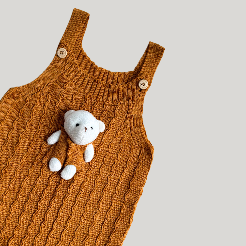 Jardineira Bebê Tricot Ursinho Mostarda