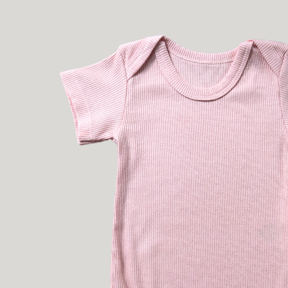 Body Bebê Canelado Algodão Rosa Curto