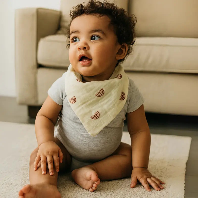 babador de algodão com estampa arco-íris para bebê