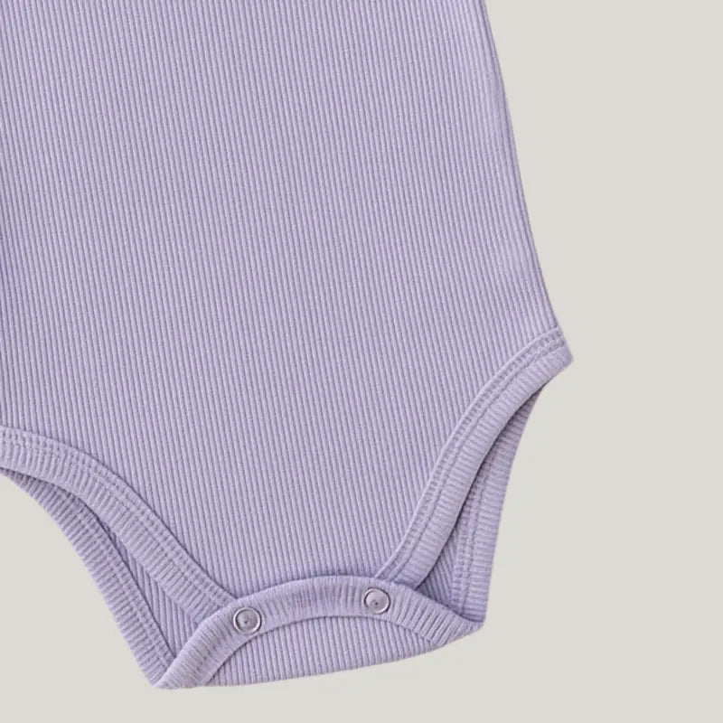 roupa confortável de verão para bebê em tom lilás
