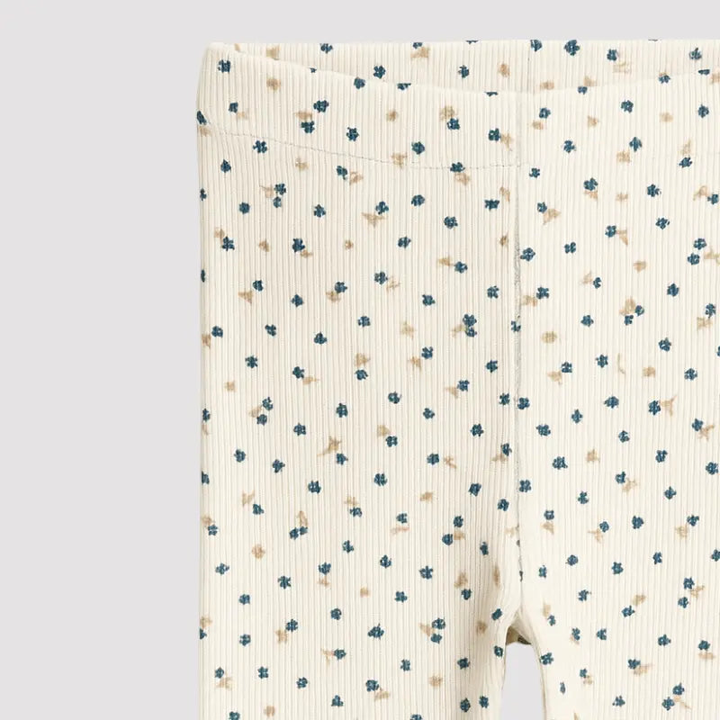 calça bebê confortável com estampa delicada de flores