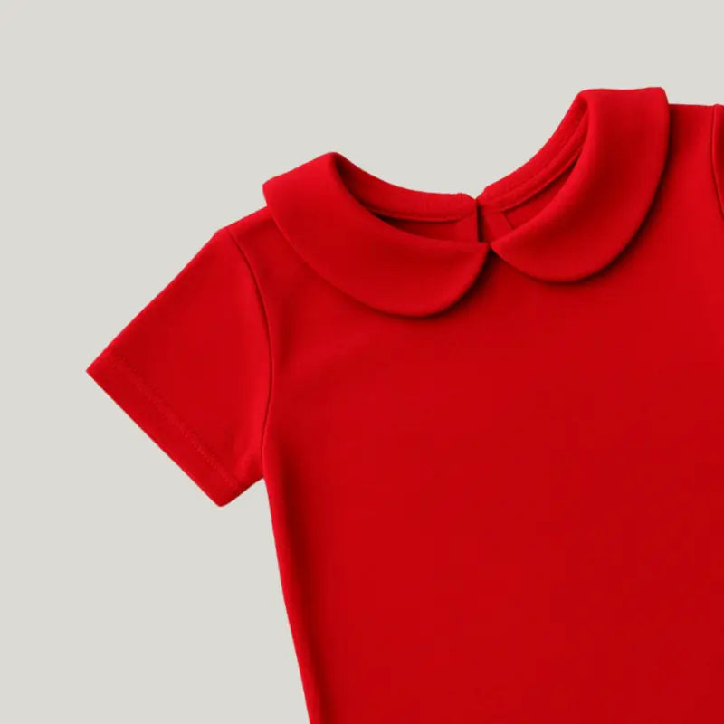 camisa de algodão vermelha bebê para ensaios