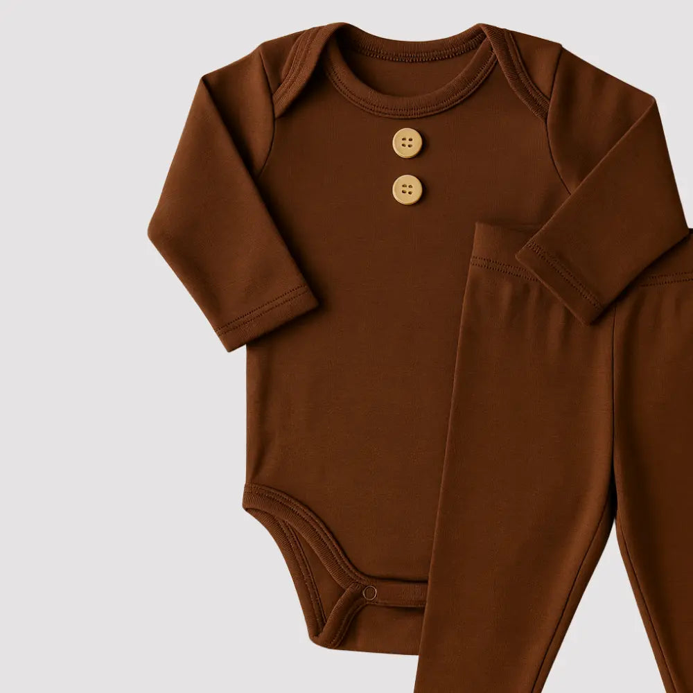 conjunto unissex buttons mocha para enxoval bebê