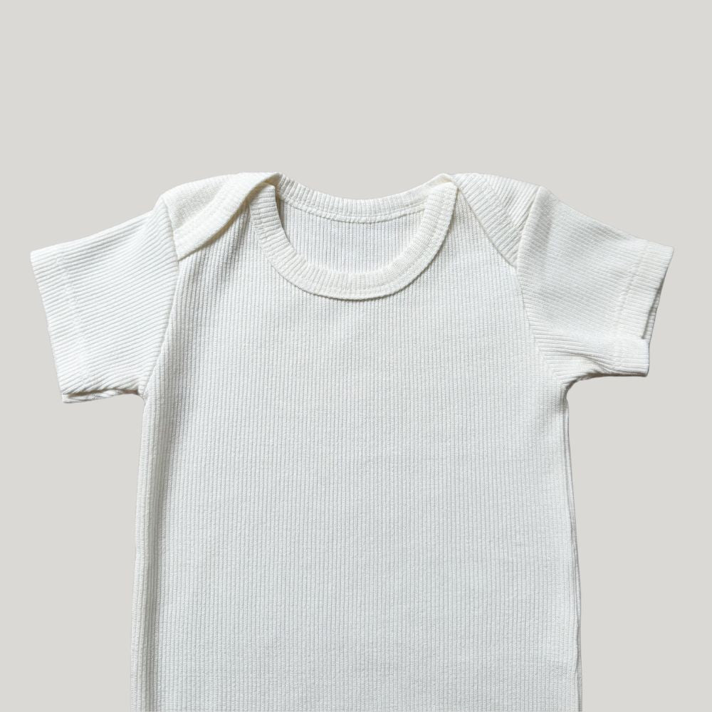 Body Bebê Canelado Algodão Off White Curto