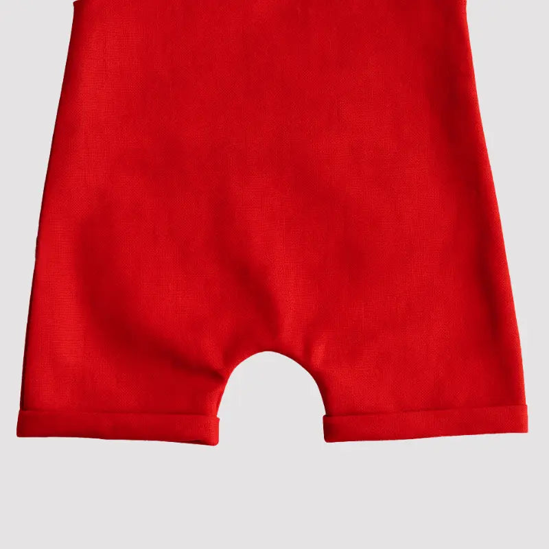 jardineira bebê unissex em linho leve e moderno