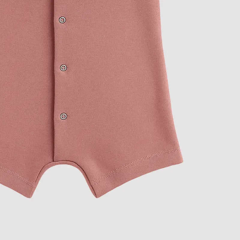 look de verão para bebê com cor terrosa e modelagem confortável