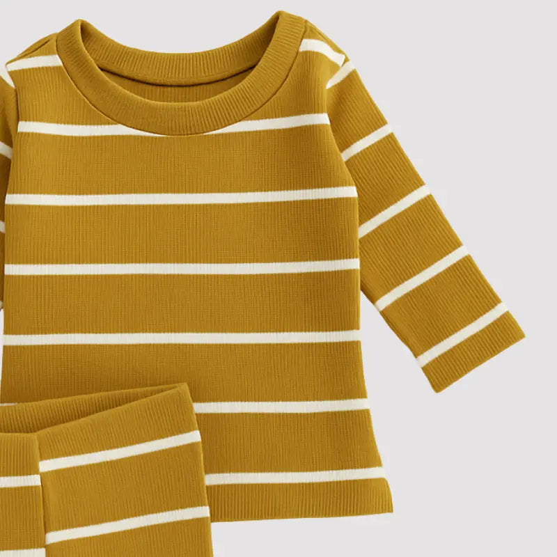 look moderno e unissex para bebê em malha canelada