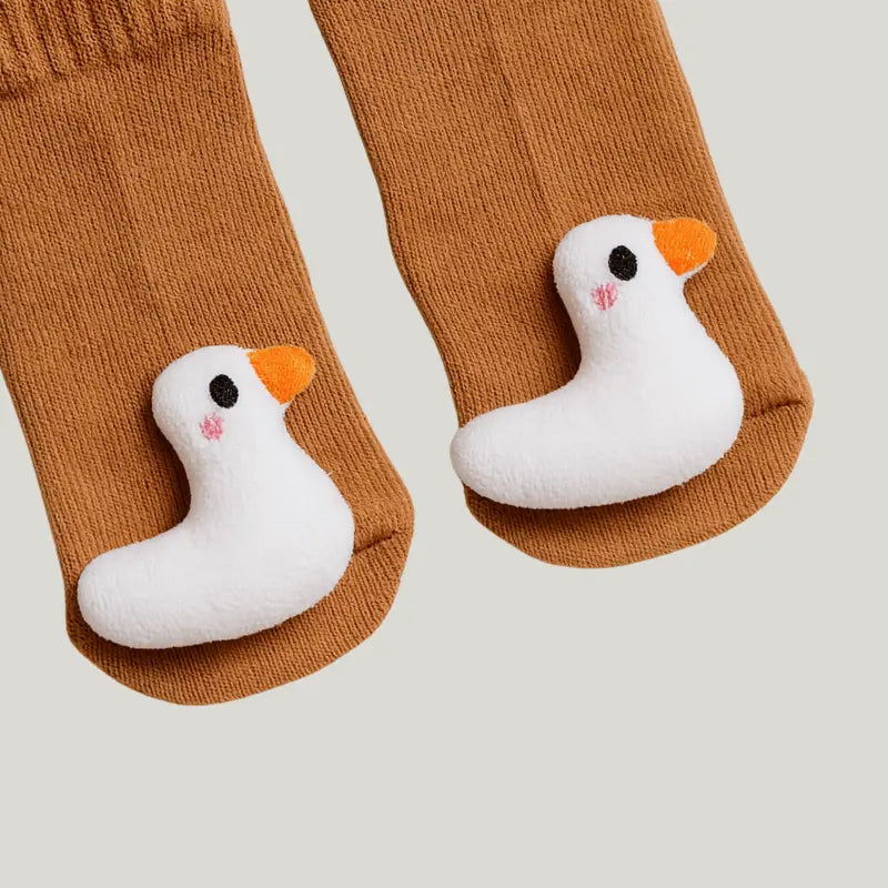 meia divertida para bebê com detalhe de patinho
