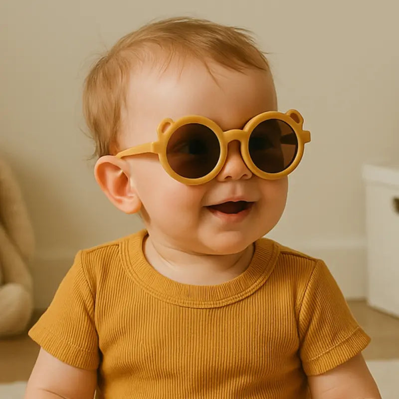 óculos de bebê com armação colorida e design lúdico