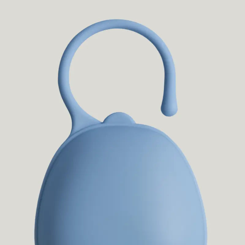 porta chupeta com alça azul para bebê