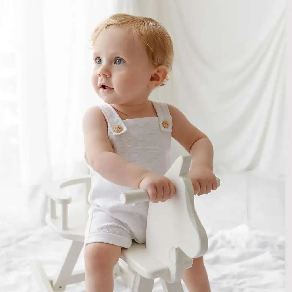roupa bebê em linho neutro e elegante