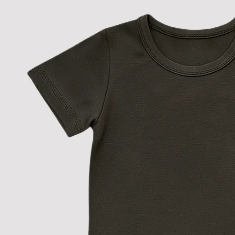roupa infantil verde para ocasiões especiais