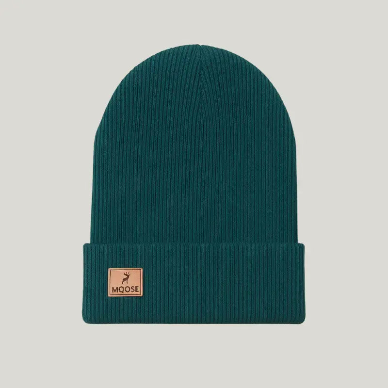 touca verde escuro para looks neutros e estilosos