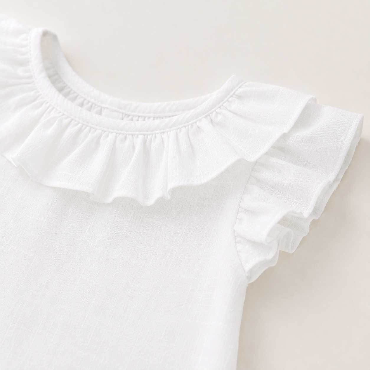 Camisa blanca para niña pequeña