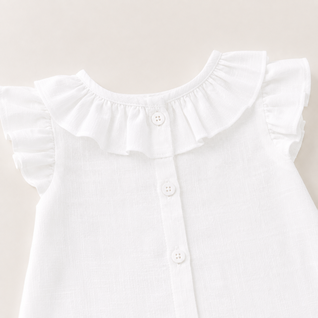 Camisa blanca para niña pequeña