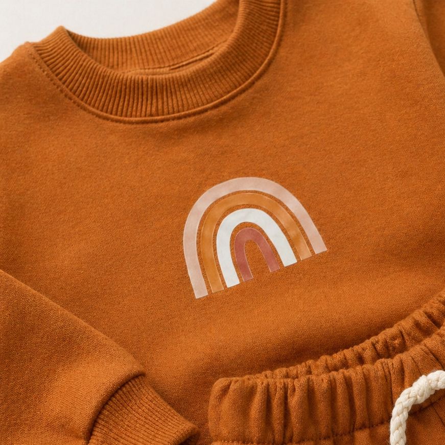Conjunto de sudadera de bebé de peluche cómodo color mostaza arcoíris