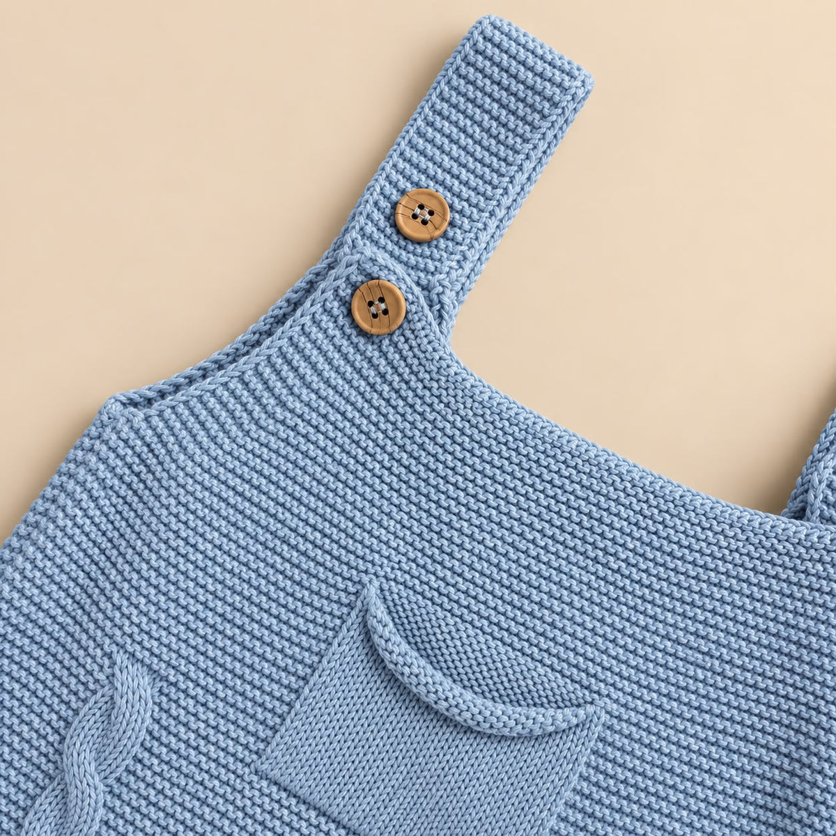 Mono de tricot para bebé en color azul dulce