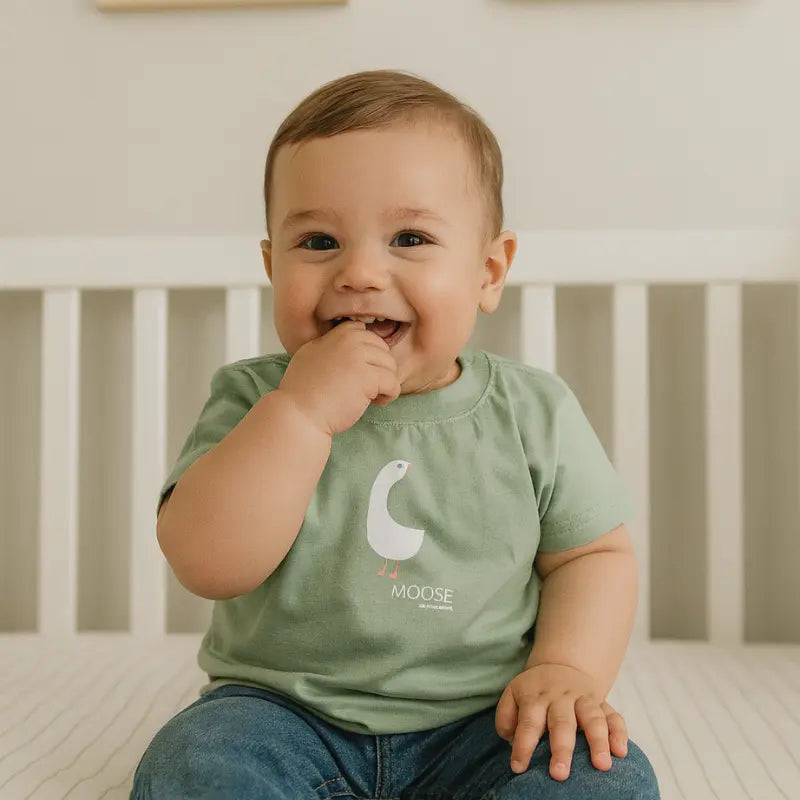 camiseta bebê algodão verde com estampa de patinho
