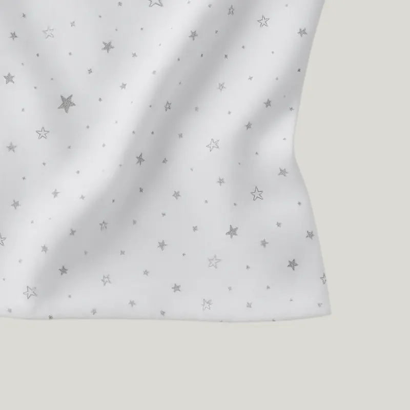 cueiro de algodão com estampa de estrelinha cinza para bebê
