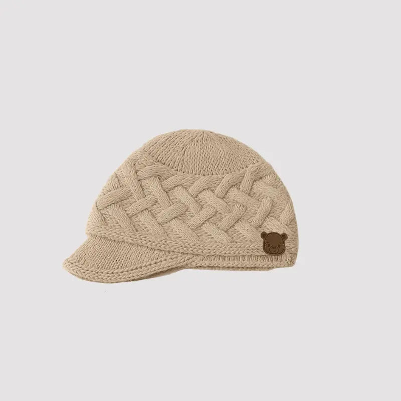 jardineira com touca boina de tricot caqui para enxoval moderno