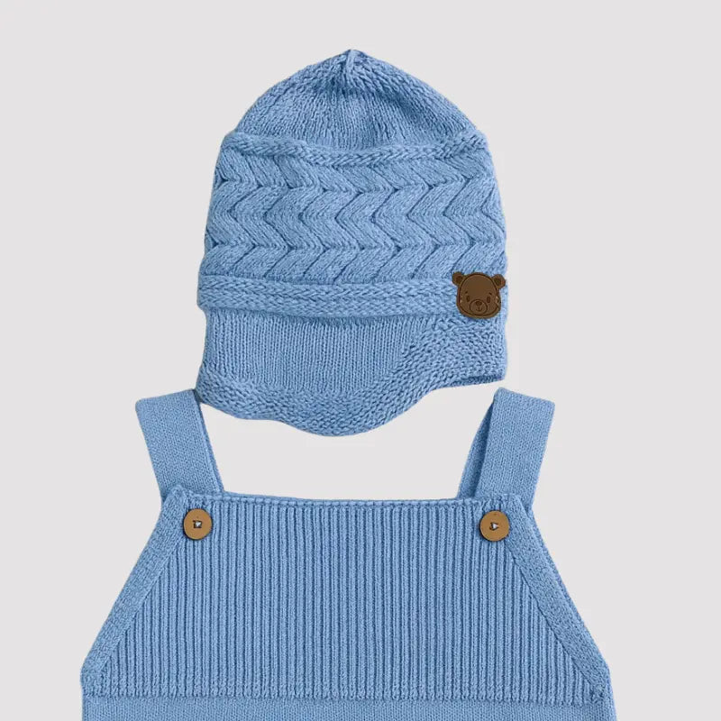 jardineira de tricot azul com touca boina unissex para bebê