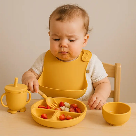 kit papinha com babador, prato e copo de silicone mostarda


