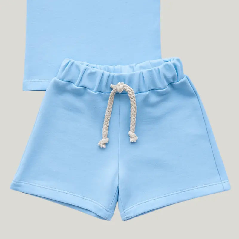 look confortável e estiloso para bebê no calor

