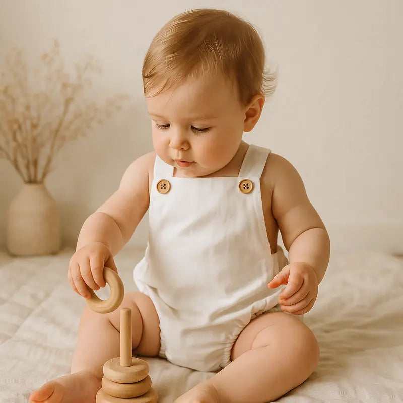 roupa clara e confortável de linho para bebê

