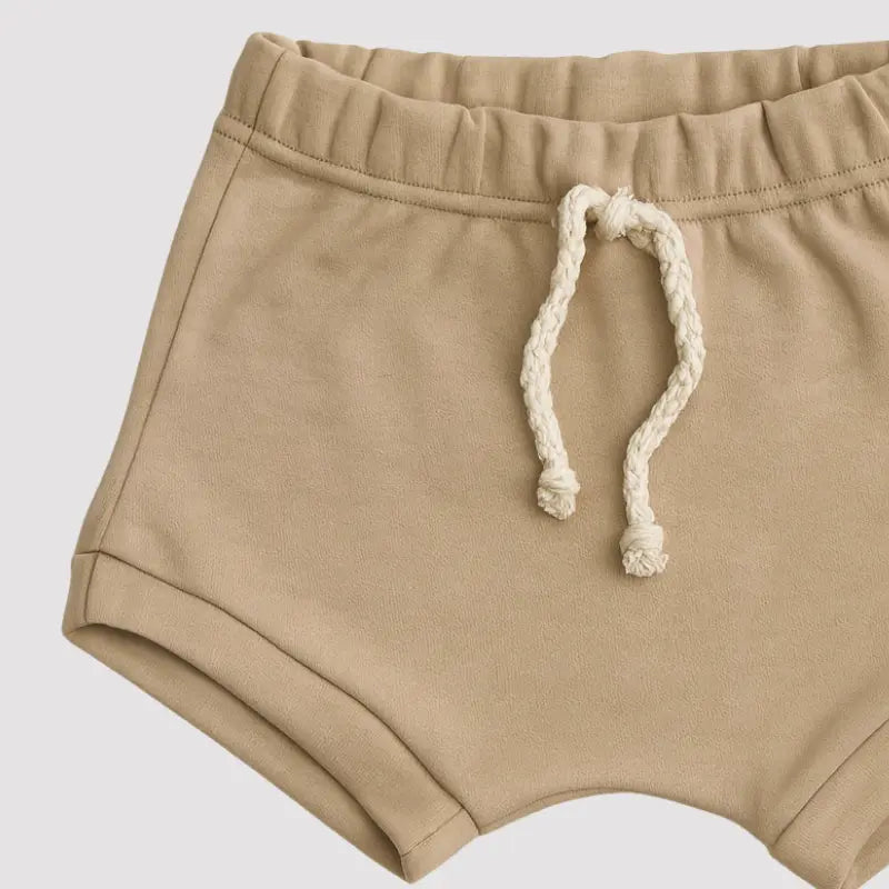 short bebê bege confortável e respirável para meninos e meninas